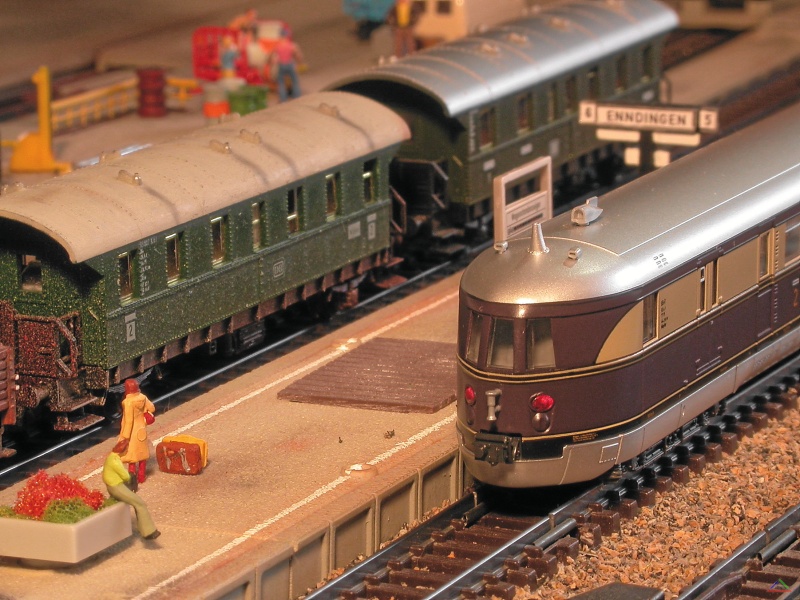 103 Hamburg Einfahrt.JPG - Der SVT 137 'Fliegender Hamburger' wird auf Gleis 5 bereit gestellt